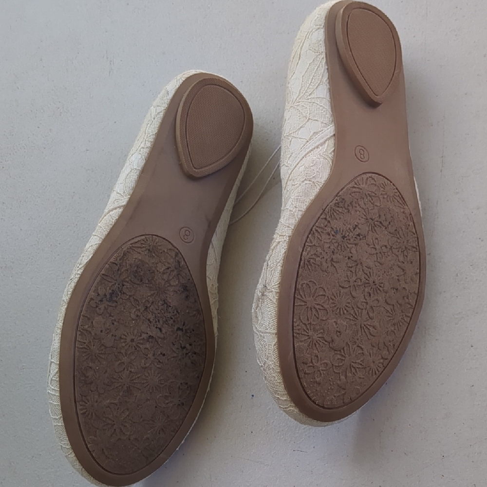 Torrid Cream Lace Flats Elegant Design - Picture 4 of 5